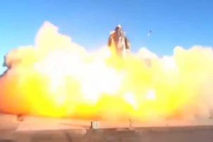 <p>Roket SpaceX meledak/YouTube</p>
