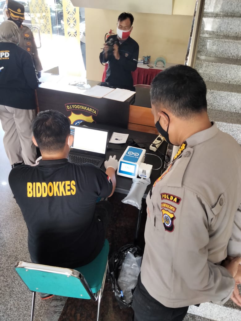 Kabid Humas Polda DIY mencoba Genode