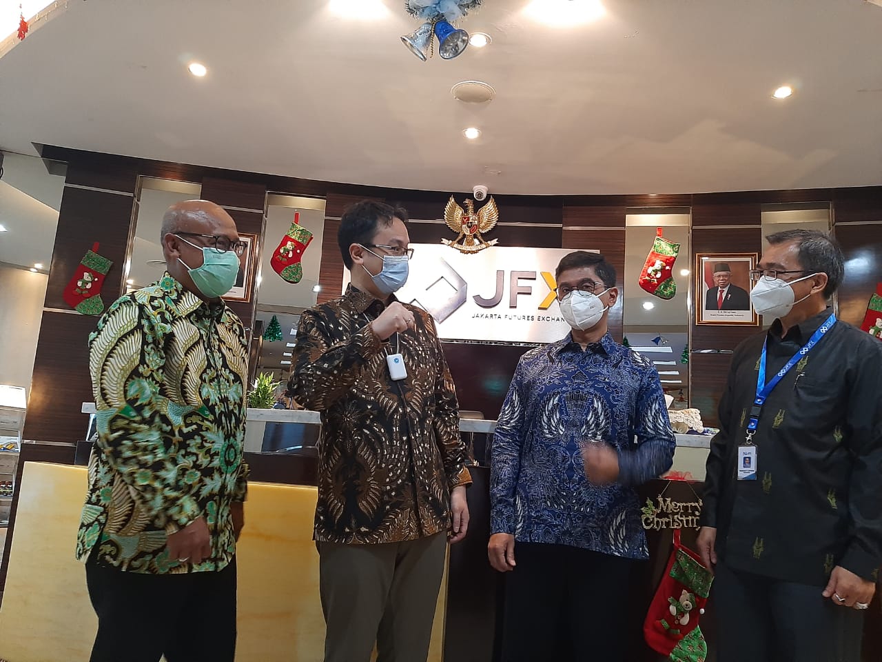 Suasana pembukaan perdagangan perdana