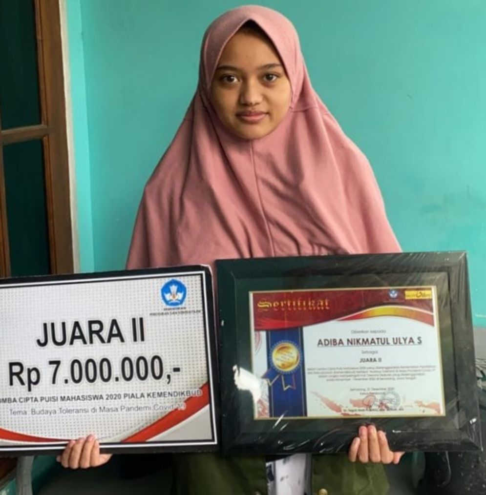 Adiba, mahasiswa Prodi Bahasa Inggris UMS meraih juara 2 Lomba Puisi Piala Kemendikbud 2020