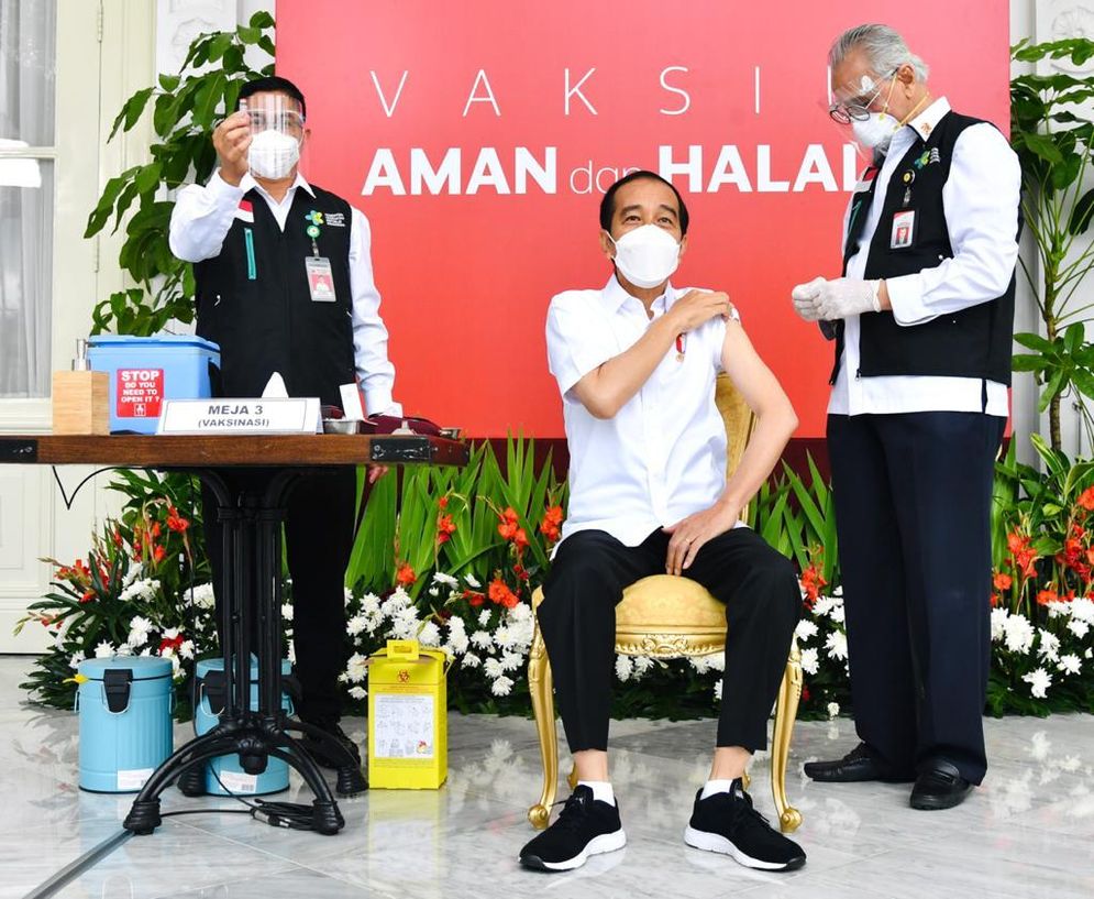 Presiden RI Jokowi saat disuntikkan vaksin Covid19