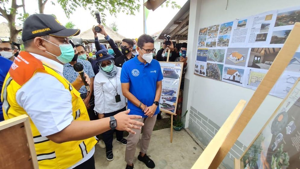 Menteri Pariwisata dan Ekonomi Kreatif (Menparekraf) Sandiaga Uno mengunjungi Lombok, Nusa Tenggara Barat. / Dok. Kementerian PUPR