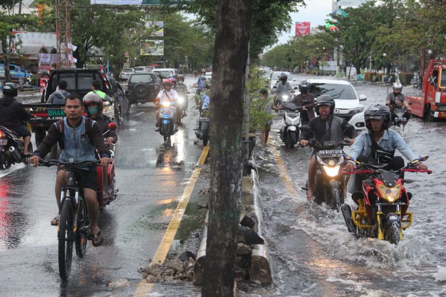 Jalan A Yani kebanjiran