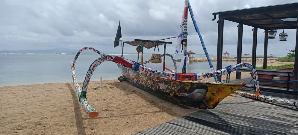 Perahu seni "Menempuh Badai" garapan Komunitas Seni Rupa Jepun Art Residence