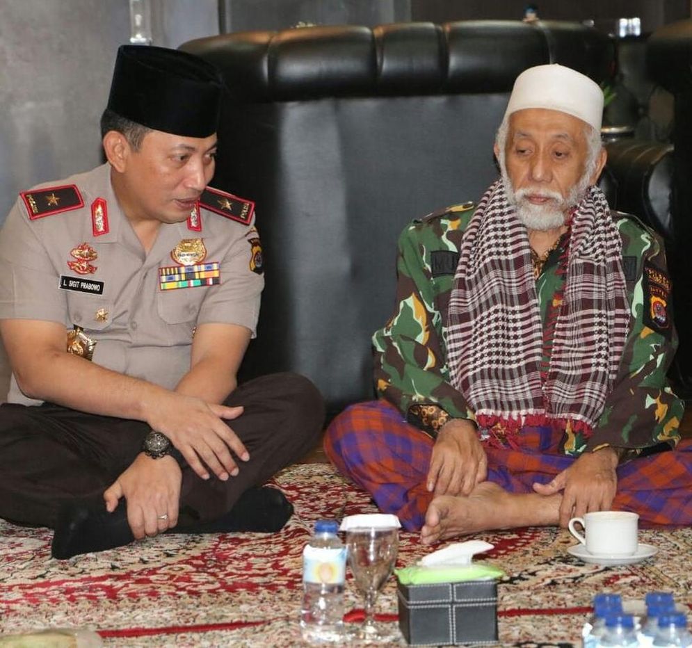 Komjen Pol Listyo Sigit saat menjabat sebagai Kapolda Banten, bersama ulama Banten Kyai Haji Abuya Muhtadi