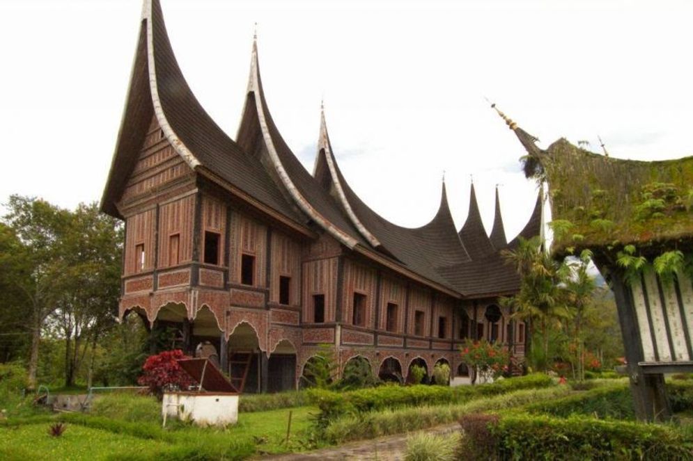 Ilustrasi Rumah Gadang Minangkabau. Sumber Foto: rumahadatdiindonesia.blogspot.co.id