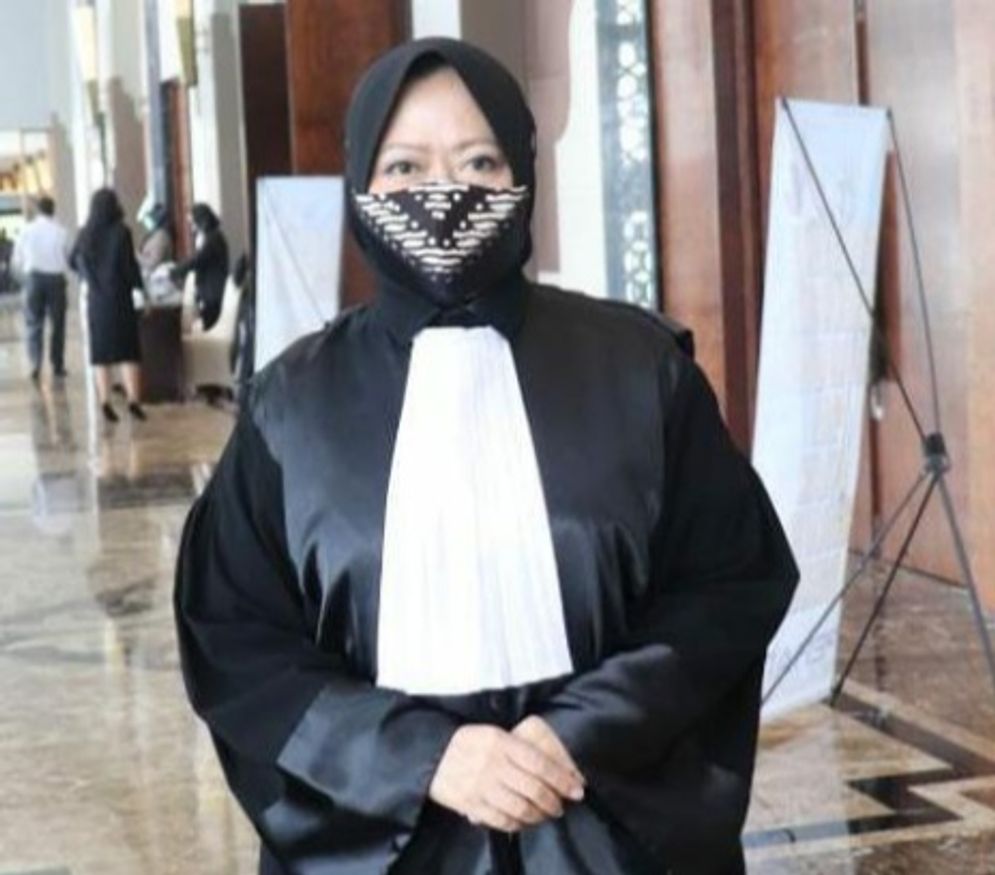 Dr Sri Waljinah S.Pd,M.Hum