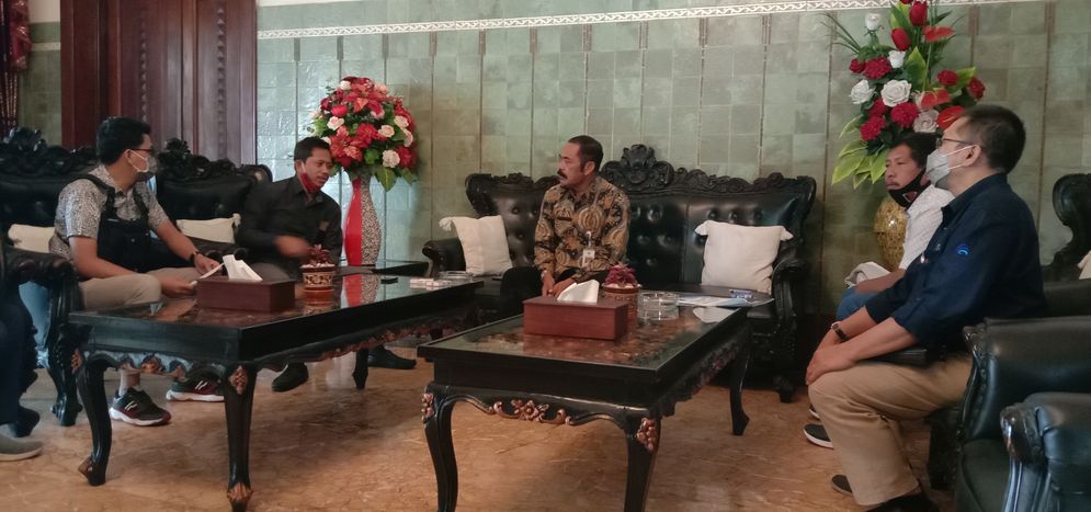 FX Hadi Rudyatmo Walikota Surakarta saat menerima PWI Surakarta