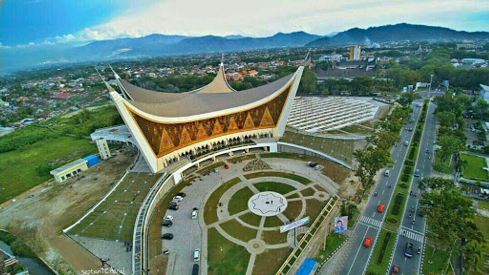 Foto udara Masjid Raya Sumatera Barat. Foto: ist