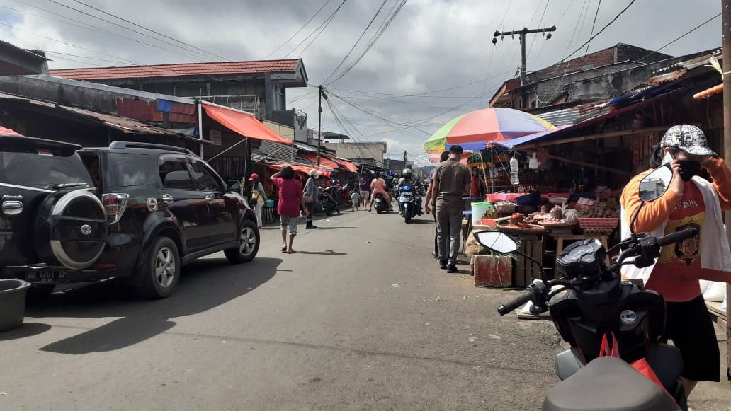 Aktivitas pasar tradisional Tondano, Minahasa, Sulawesi Utara.