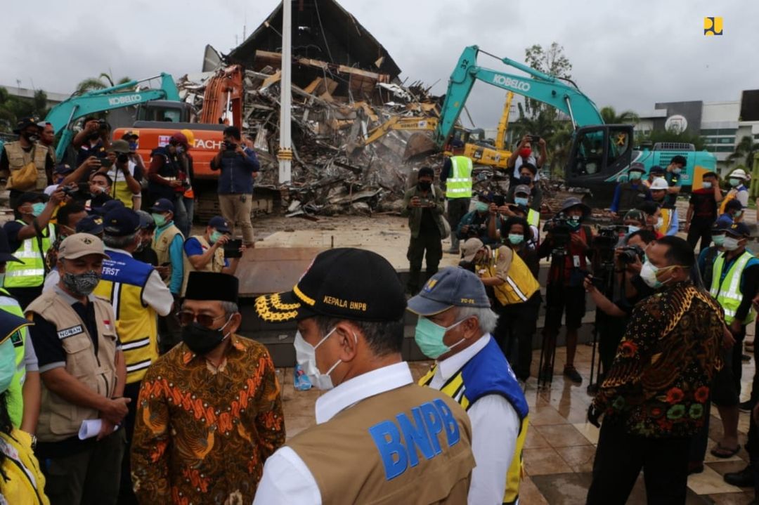 Menteri PUPR Basuki Hadimuljono mengunjungi lokasi gempa bumi di Mamuju, Sulawesi Barat
