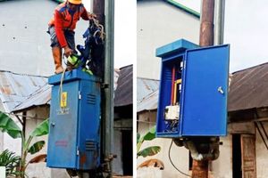 <p>Perbaikan jaringan listrik PLN terdampak banjir / Dok. PLN Kalbar</p>
