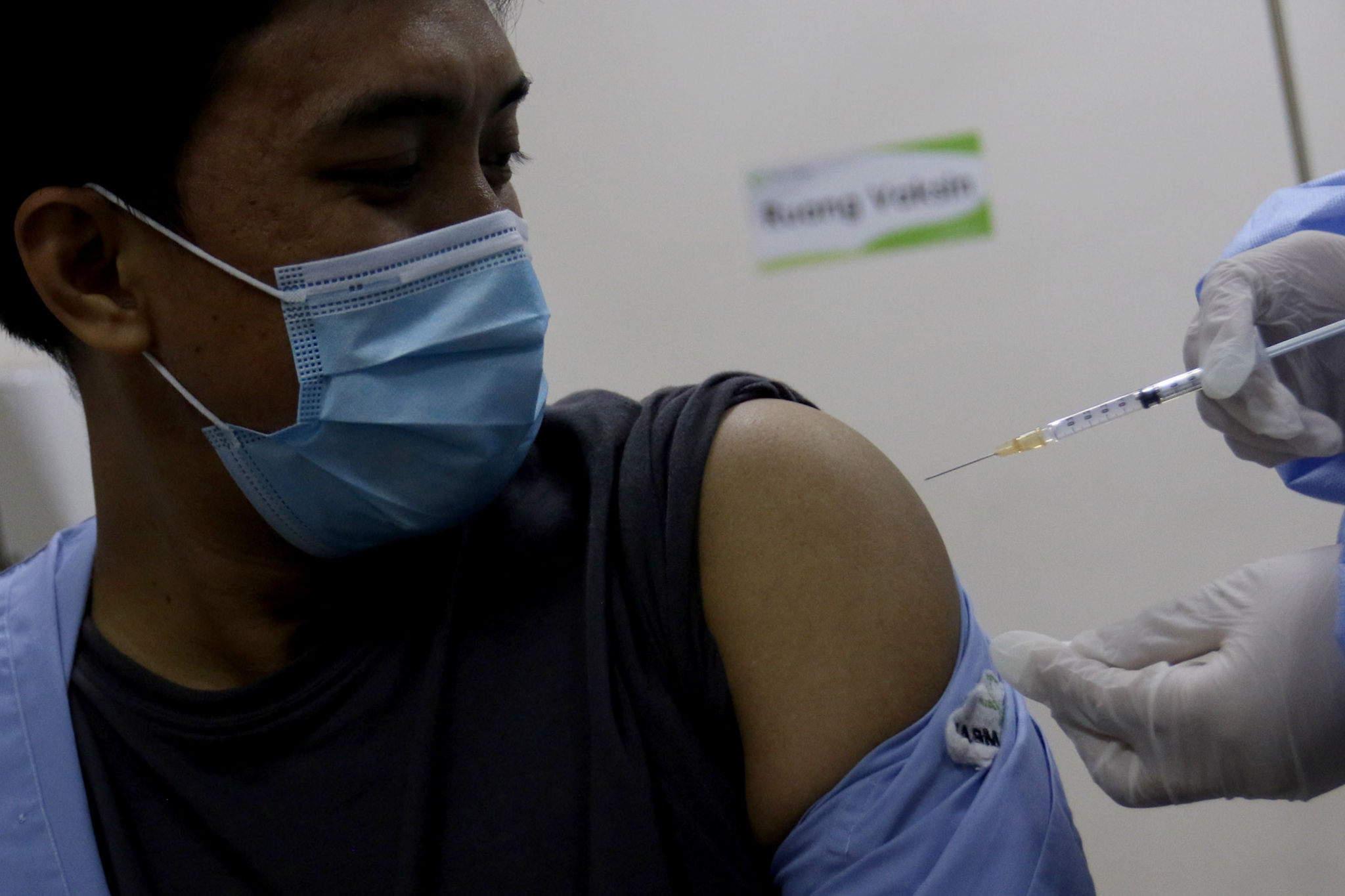 <p>Tenaga kesehatan atau nakes calon penerima vaksin mengikuti simulasi pemberian vaksin COVID-19 di RSIA Tambak, Jakarta, Rabu, 12 Januari 2021. Foto: Ismail Pohan/TrenAsia</p>
