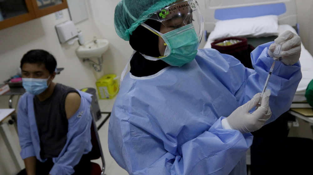 <p>Tenaga kesehatan atau nakes calon penerima vaksin mengikuti simulasi pemberian vaksin COVID-19 di RSIA Tambak, Jakarta, Rabu, 12 Januari 2021. Foto: Ismail Pohan/TrenAsia</p>
