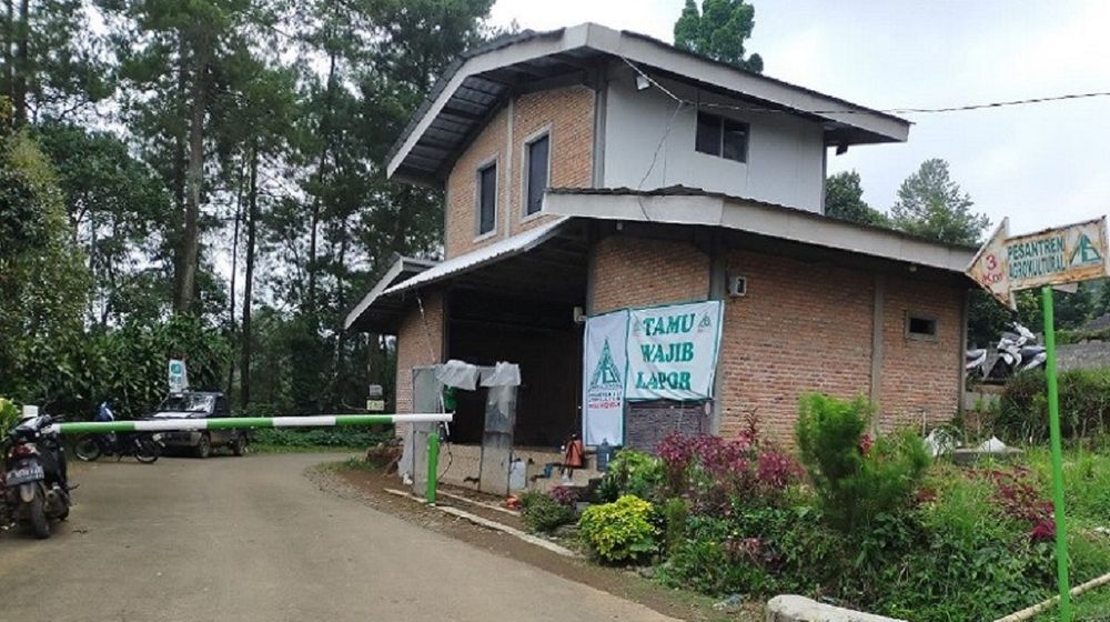 <p>Pondok pesantren milik FPI yang diduga berdiri di lahan PTPN 8 / Istimewa</p>