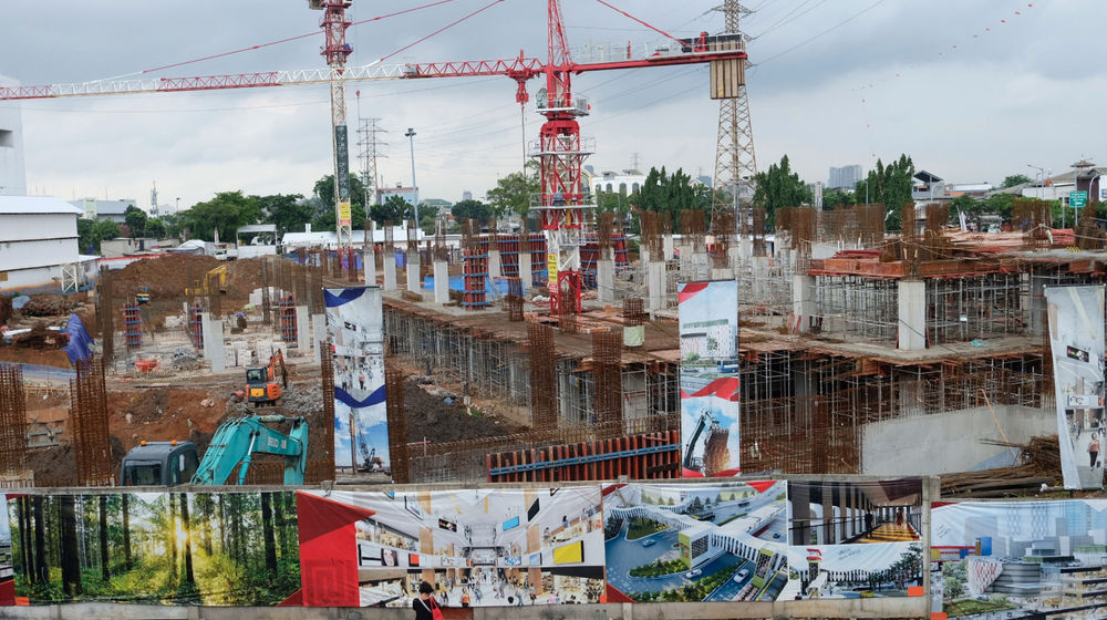<p>Suasana pengerjaan proyek pembangunan Pasar Senen Blok I dan II di Jakarta, Selasa, 5 Januari 2020. Foto: Ismail Pohan/TrenAsia</p>