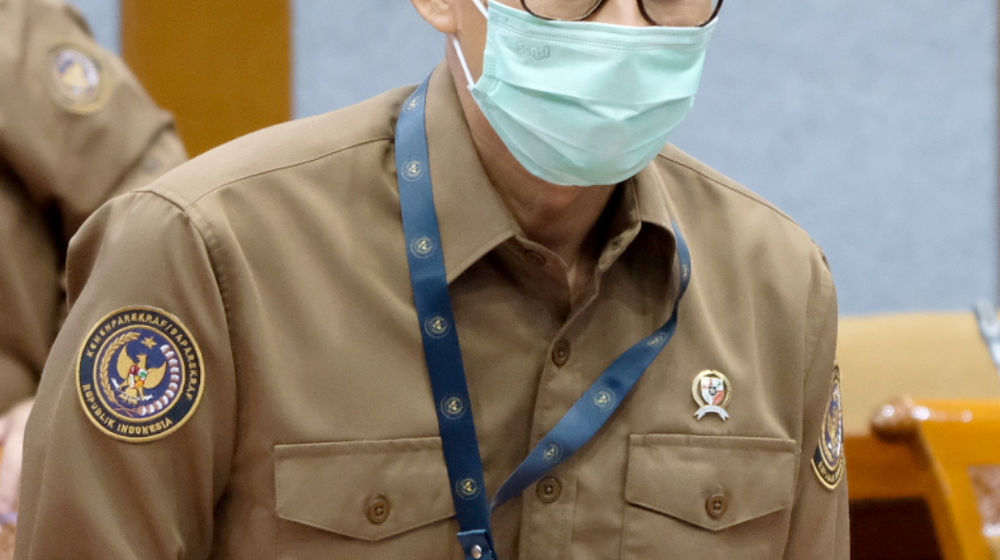 <p>Menteri Pariwisata dan Ekonomi Kreatif, Sandiaga Uno saat akan mengikuti Rapat Kerja dengan Komisi X DPR di komplek Parlemen Senayan, Jakarta, Kamis, 12 Januari 2021. Foto: Ismail Pohan/TrenAsia</p>