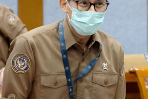 <p>Menteri Pariwisata dan Ekonomi Kreatif, Sandiaga Uno saat akan mengikuti Rapat Kerja dengan Komisi X DPR di komplek Parlemen Senayan, Jakarta, Kamis, 12 Januari 2021. Foto: Ismail Pohan/TrenAsia</p>