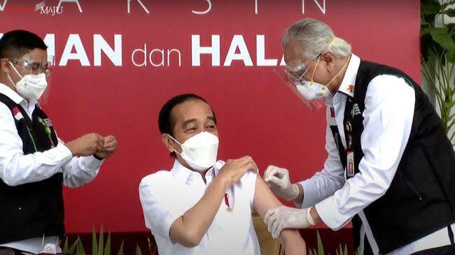<p>Presiden Joko Widodo yang menjadi pihak pertama yang memperoleh vaksin COVID-19/ Sumber: TrenAsia.com</p>
