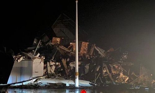 <p>Kantor Gubernur Sulbar ambruk karena gempa/Istimewa </p>
