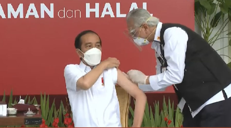 <p>Presiden Jokowi menerima vaksin COVID-19/YouTube</p>
