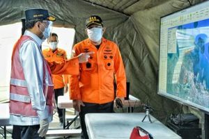 <p>Menteri Perhubungan (Menhub) Budi Karya Sumadi bersama Panglima TNI meninjau titik yang diduga menjadi lokasi jatuhnya pesawat Sriwijaya Air SJ 182. / Departemen Perhubungan</p>