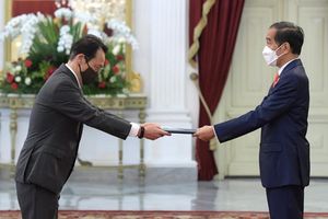 <p>Duta Besar Jepang untuk Indonesia Kenji Kanasugi dalam serah terima jabatan oleh Presiden Indonesia Joko Widodo. /instagram.com/jpnambsindonesia</p>
