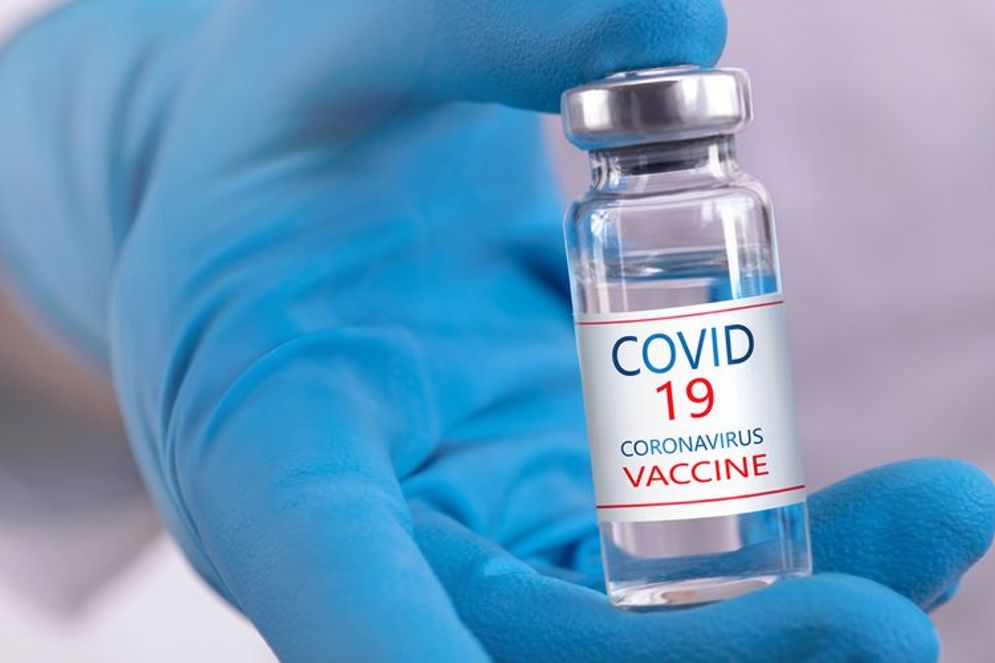 Vaksin Covid-19 sudah menjangkau 500 ribu tenaga kesehatan.