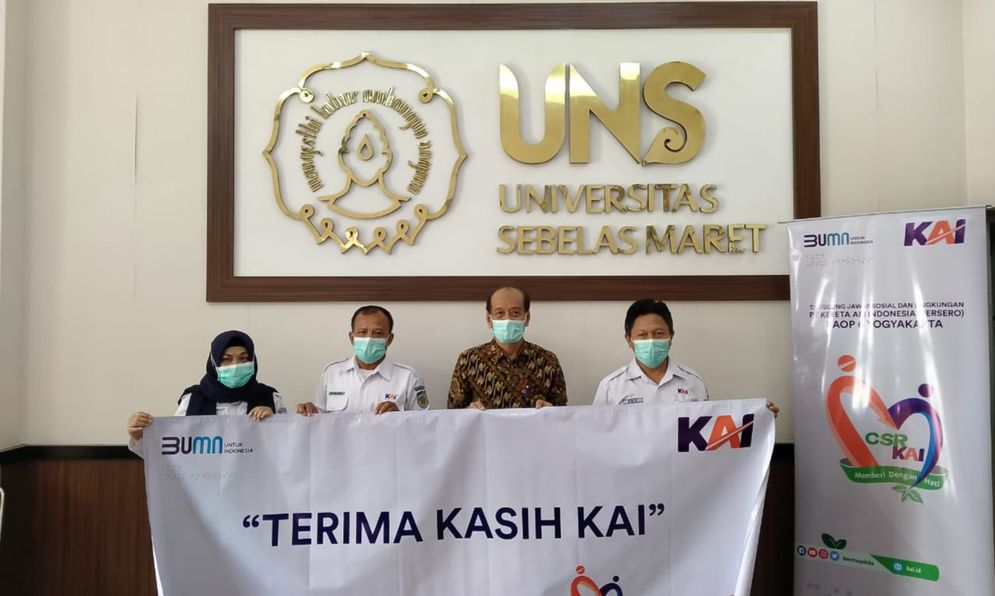 PT KAI Daop 6 jogjakarta serahkan bantuan bencana melalui UNS Peduli