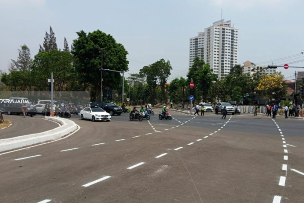 Jalan Mayjen Sungkono Surabaya