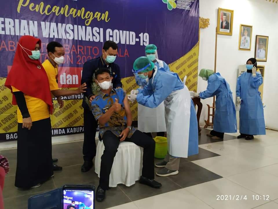 Rahmadi disuntik vaksin