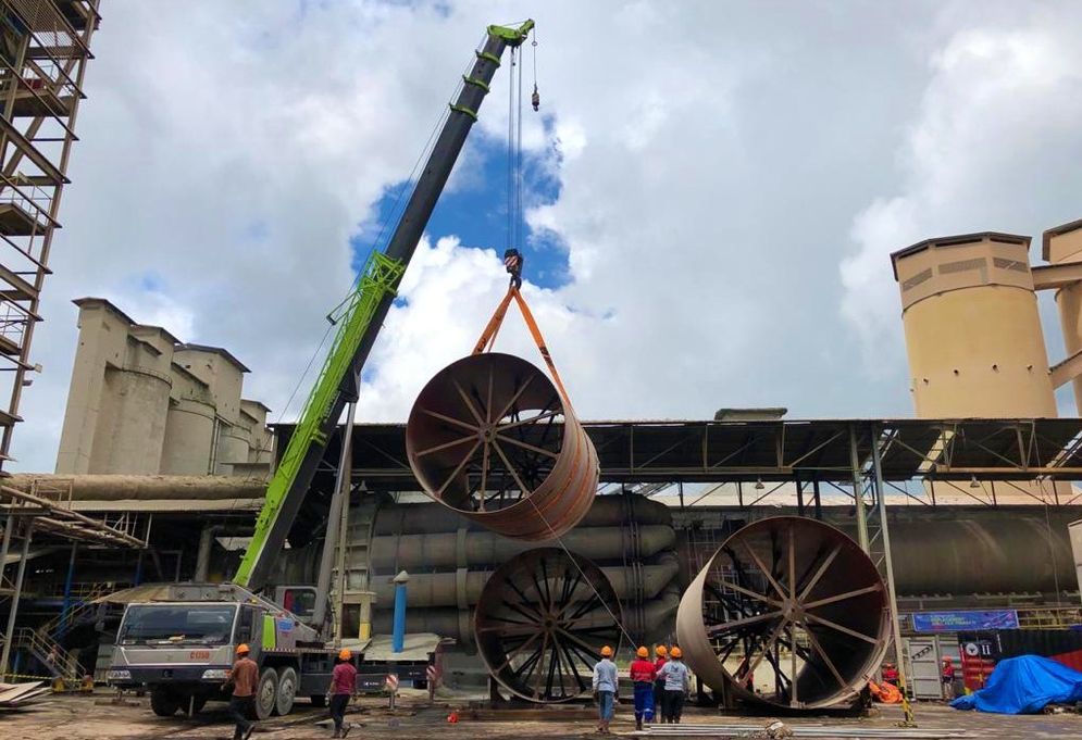 Proses pemasangan shell kiln buatan Workshop PT Semen Padang di Pabrik Tonasa3, PT Semen Tonasa yang sudah rampung pada awal Februari 2021. Foto: ist