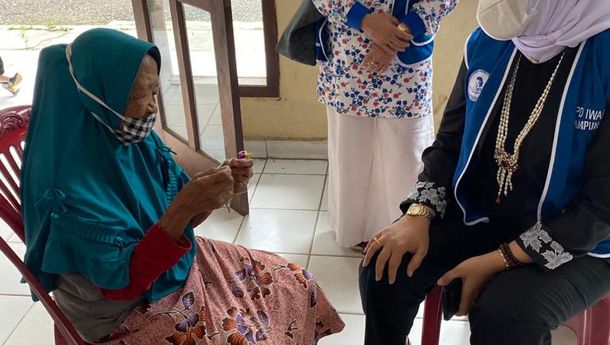 Rangkaian HUT IWAPI ke-46, Bakti Sosial Kunjungi Lansia Panti Tresna Werdha Natar