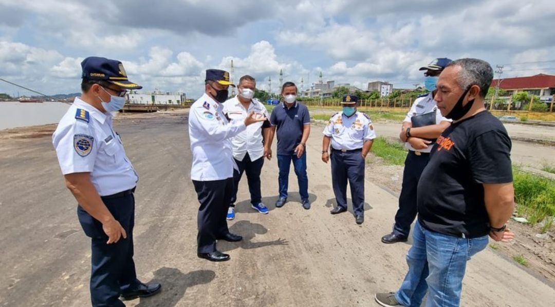 Kadishub Kaltim AFF Sembiring saat meninjau ke Pelabuhan Samarinda