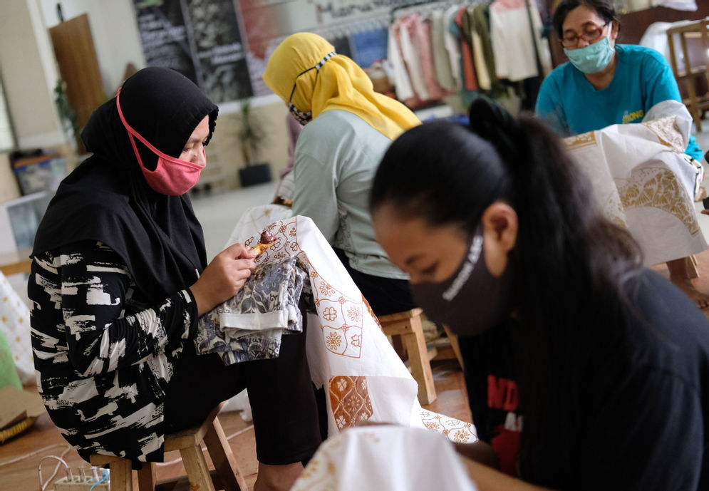 Pelaku usaha yang dijalani oleh perempuan. Foto: Ismail Pohan/TrenAsia