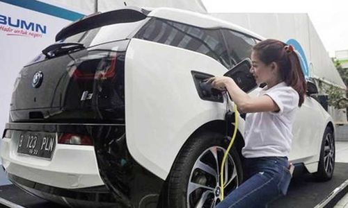 Industri baterai mobil listrik.