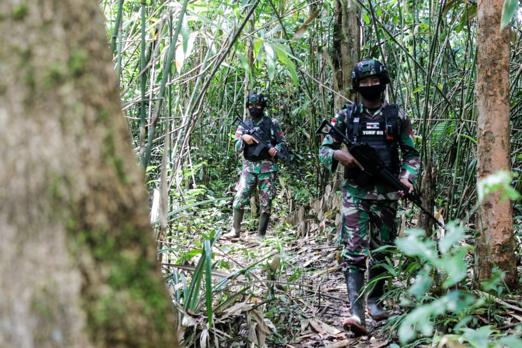 Satgas Pamtas RI-PNG Yonif 611/Awang Long Laksanakan Patroli Keamanan Yakinkan Situasi Kondusif