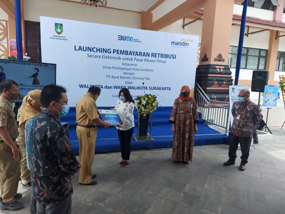 Saat launching e-retribusi virtual account pedagang pasar Klewer timur