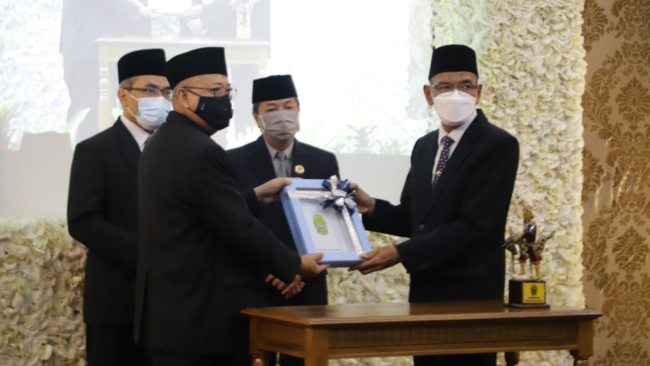 Sertijab Bupati Bantul dari Suharsono kepada Plh Bupati Helmi Jamharis
