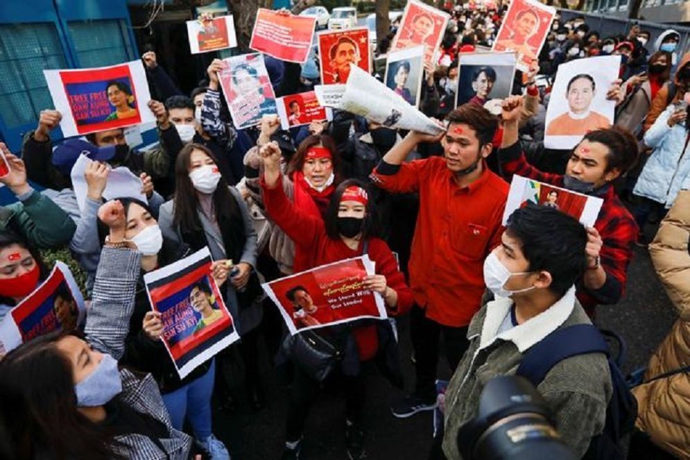 Unjuk rasa di Myanmar memprotes kudeta militer / Reuters