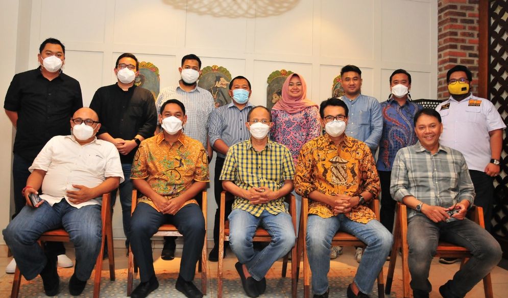 Foto bersama usai ertemuan pengurus dan senior HIPMI Jatim, Rabu (24/2/2021). 