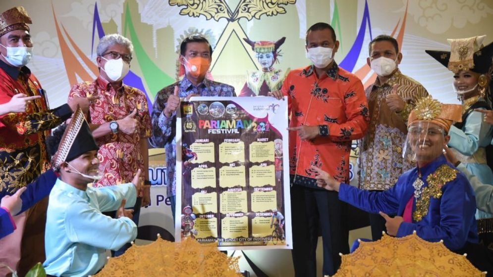 Wali Kota Pariaman Genius Umar Launching Calender of Event 2021 di Pekanbaru. Foto: ist