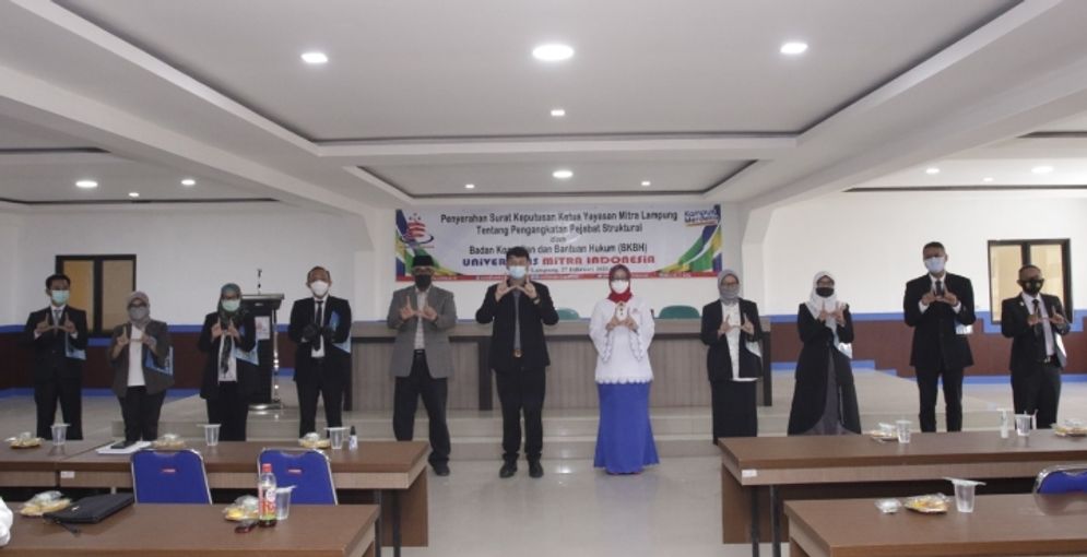Suasana pelantikan pejabat struktural dan personalia Badan Konsultasi Bantuan Hukum (BKBH) Universitas Mitra Indonesia (UMITRA)..