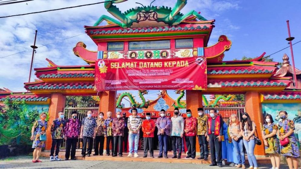 Kedatangan Sekjen Kemenag di TITD Kwan Sing Bio Tuban disambut pengurus demisioner saat penutupan perayaan Imlek 2572