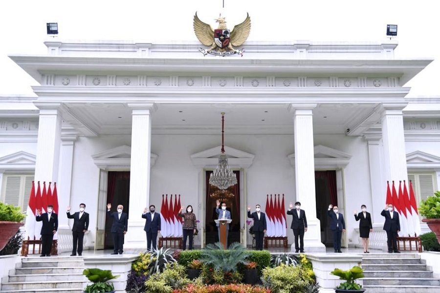 <p>Presiden Joko Widodo memperkenalkan figur-figur yang tergabung sebagai anggota Dewan Pengawas dan Dewan Direktur Lembaga Pengelola Investasi (LPI) yang bernama Indonesia Investment Authority (INA) pada Selasa, 16 Februari 2021. / Setneg.go.id</p>
