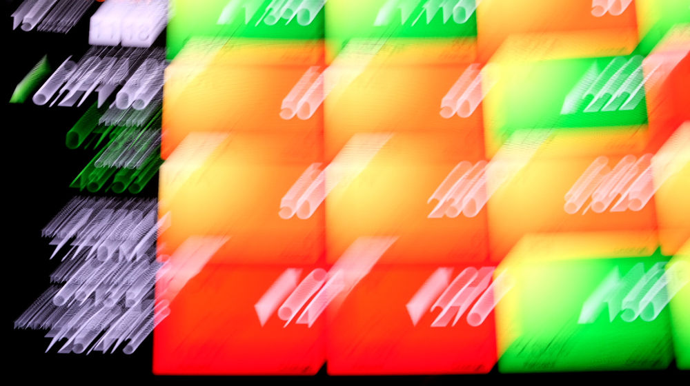 <p>Layar pergerakan indeks harga saham gabungan (IHSG) di gedung Bursa Efek Indonesia (BEI), Jakarta, Senin, 15 Februari 2021. Foto: Ismail Pohan/TrenAsia</p>
