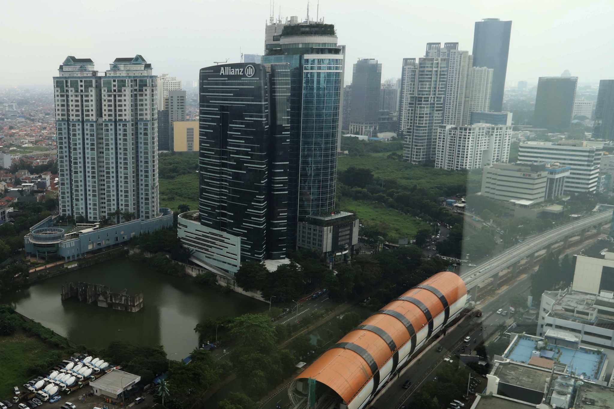 <p>Lanskap gedung perkantoran diambil dari kawasan Rasuna Said, kuningan, Jakarta, Jum&#8217;at, 26 Februari 2021. Foto: Ismail Pohan/TrenAsia</p>
