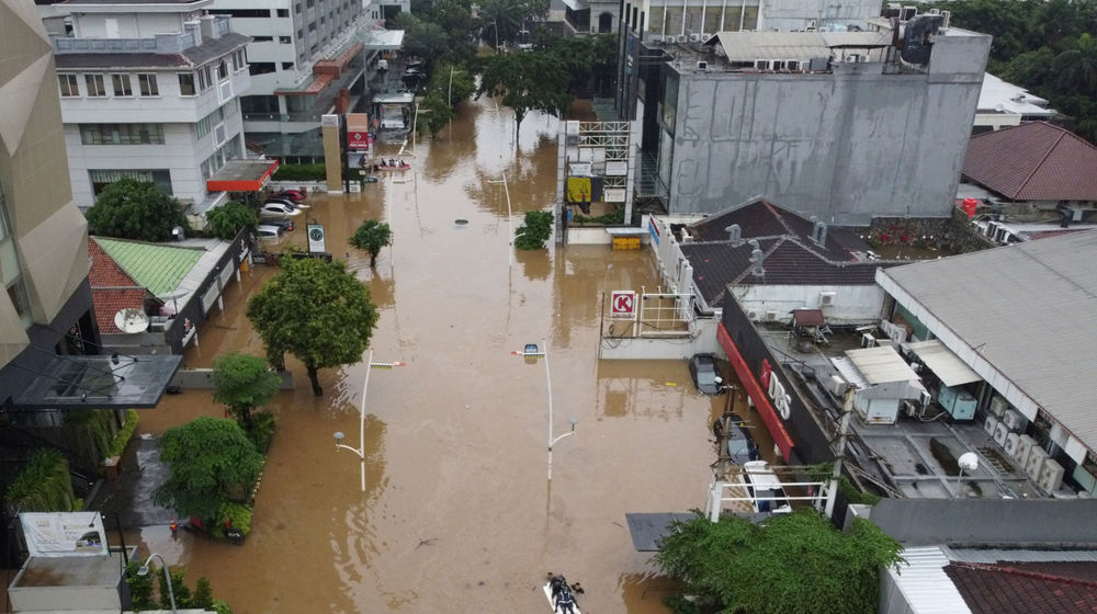<p>Foto aerial suasana banjir yang merendam di kawasan Kemang, Jakarta Selatan, Sabtu, 20 Februari 2021. Foto : Panji Asmoro/TrenAsia</p>
