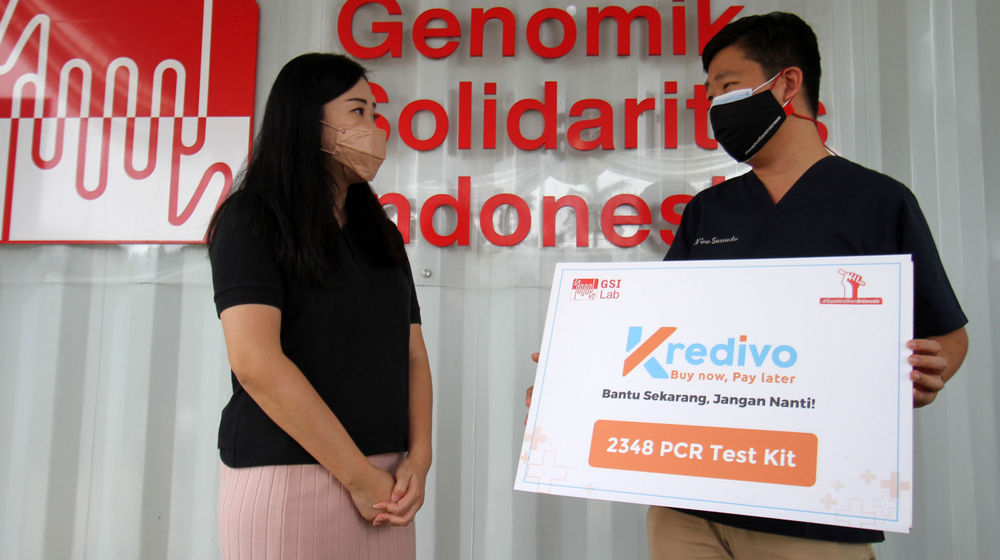 <p>(Ki-ka) General Manager Kredivo Indonesia, Lily Suriani berbincang dengan Direktur Utama GSI Lab dr. Nino Susanto, B.Eng, MM, saat peresmian kerjasama antara Kredivo dengan GSI Lab di GSI Lab Cilandak Jakarta Selatan, Selasa 23 Februari 2021. Foto : Panji Asmoro/TrenAsia</p>