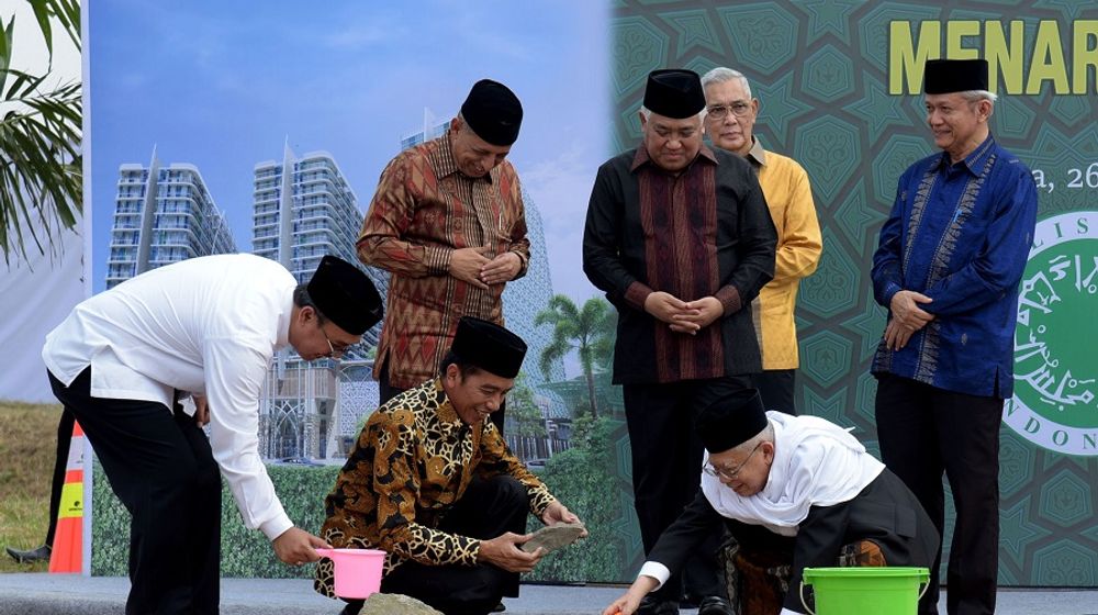 <p>Presiden Jokowi dan Ketua Umum MUI K.H. Maruf Amin melakukan peletakan batu pertama Menara MUI di Jakarta, Kamis, 26 Juli 2018 / Setkab.go.id</p>
